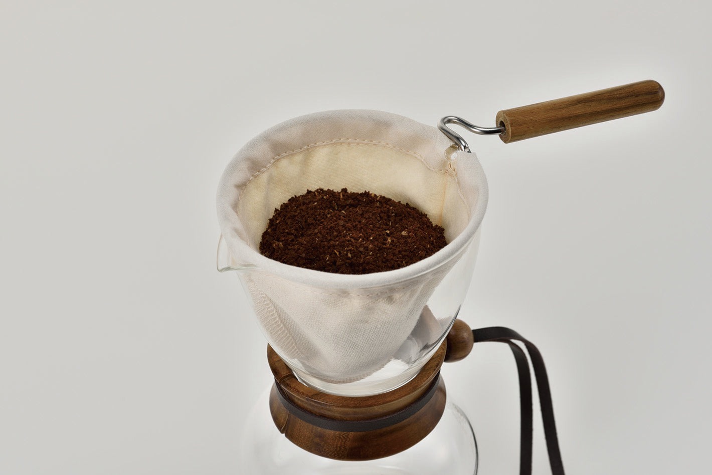 A Sargento Specialty Coffee Lisboa Drip Pot Wood Neck Hario 2